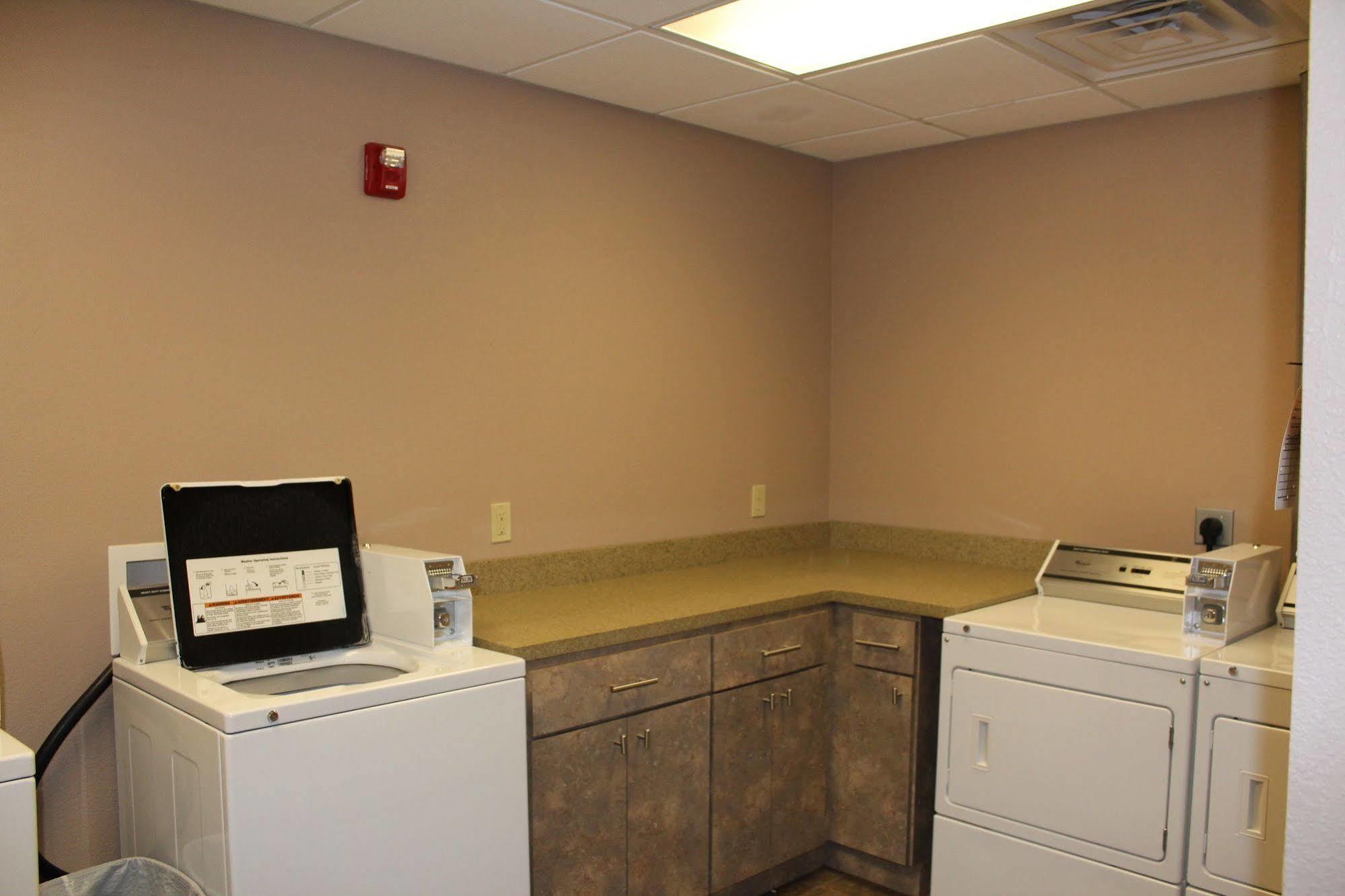 Bell'S Extended Stay And Suites St. Robert Buitenkant foto